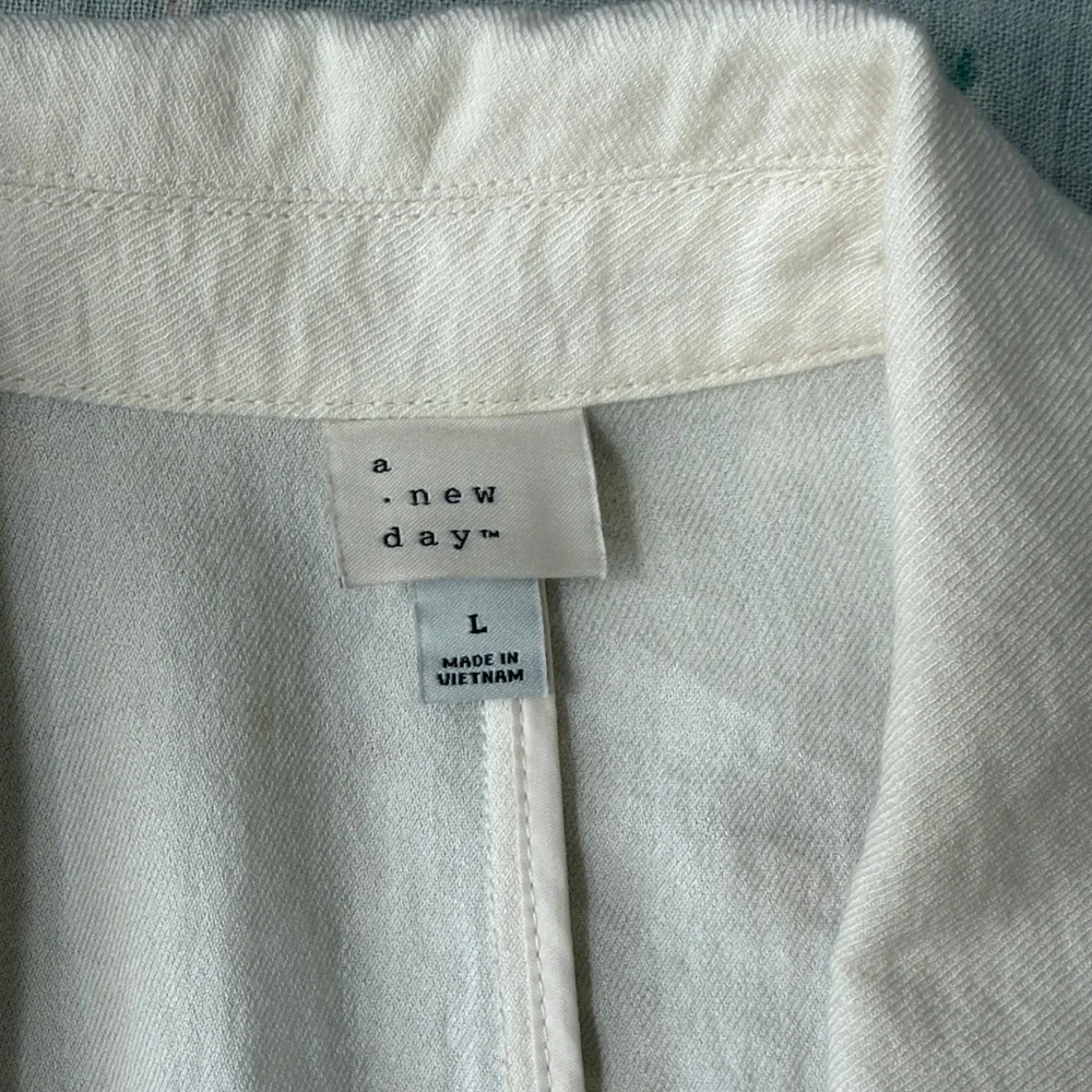 Women’s Double-Breasted Cream Lightweight Blazer - Picture 2 of 12